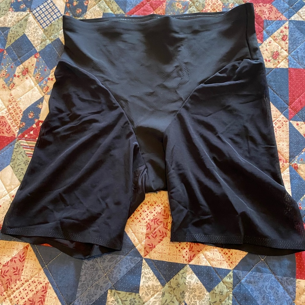 Shapermint Essentials Empower Mesh Shaper Short L.